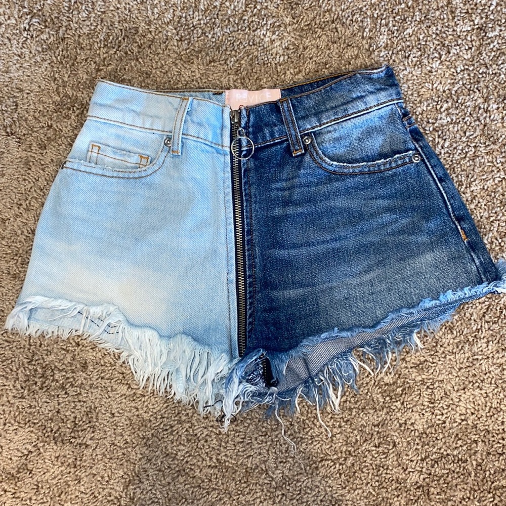Revice size 24 zipper jean shorts
